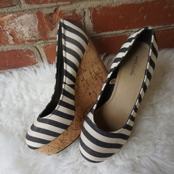 Navy Striped Wet Seal Wedges - Picture 5 of 8